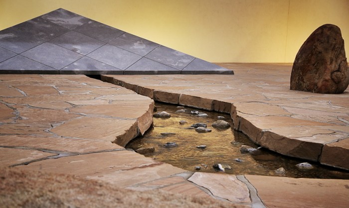 noguchi pyr clos_Ssi.JPG