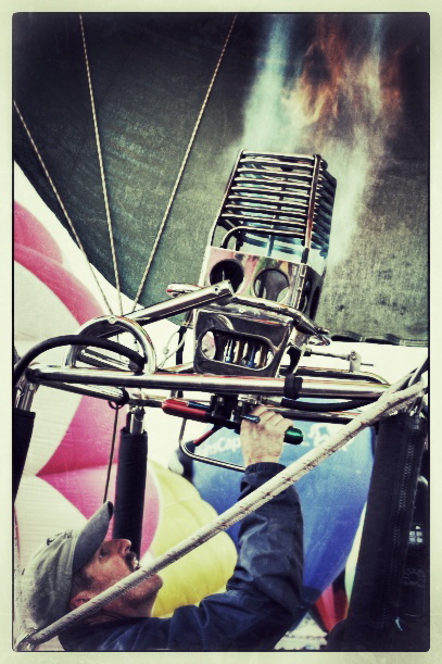 lighter guyi_Snapseedi.JPG